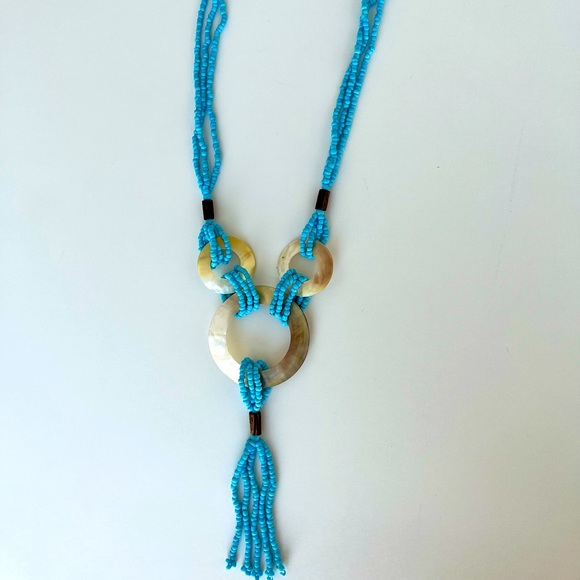 💙 Chunky beaded necklace with mother of pearl accents and turquoise beeds - Picture 1 of 4